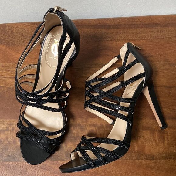 Vince Camuto Signature Brigitte Leather Heels/Pumps - Picture 1 of 12